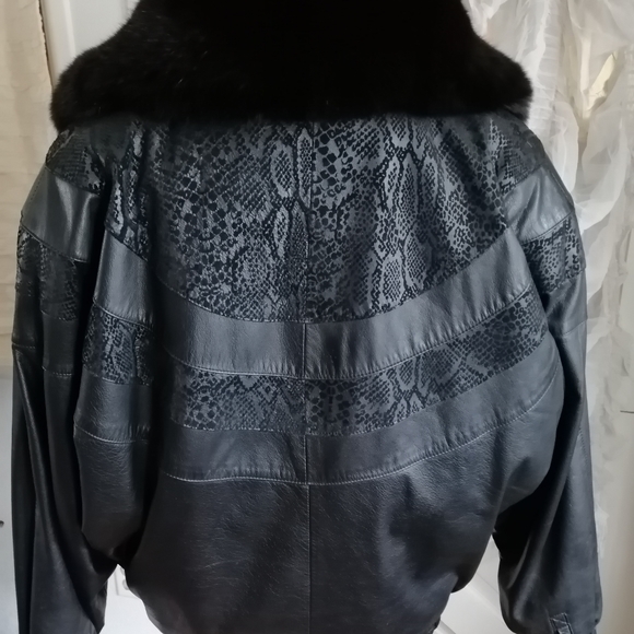 Genuine Soft Texure leather Jacket with Real Fur Collar Fur Vest - Picture 3 of 14